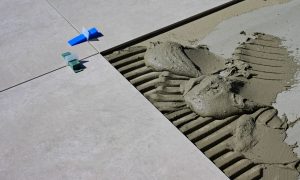 Joint de dilatation sous le carrelage