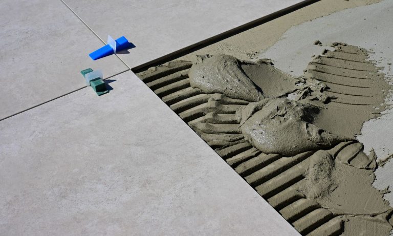 Joint de dilatation sous le carrelage